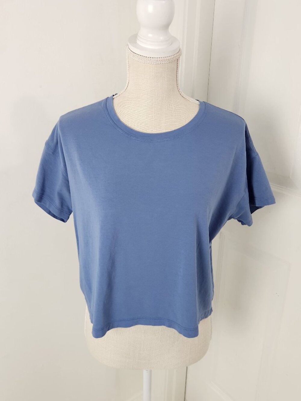 Lululemon Top Womens M-L Blue Cropped Crewneck Tee Thin Cotton Loose Fit